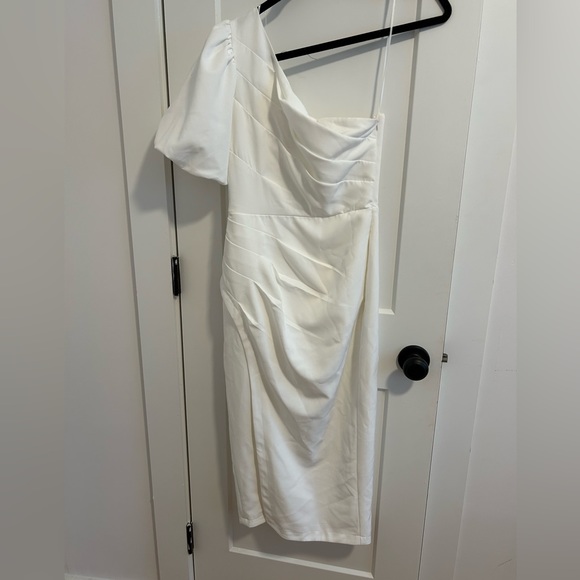 ASTR the label one shoulder puff sleeve midi dress - Picture 2 of 3